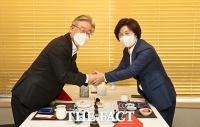  이재명-추미애, 다시 만난 '명추연대'…원팀 구성 가속도 [TF사진관]