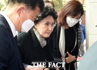  빈소 향하는 노태우 전 대통령 부인 김옥숙 여사 [TF사진관]