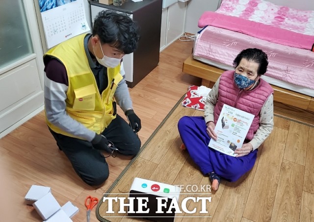 정읍시 관계자는 “고령화 시대에 증가하고 있는 돌봄 취약계층 어르신들을 대상으로 최첨단 장비를 확대 보급해 어르신 안전 확인과 고독사 예방 등 돌봄 정책을 강화해 나가겠다”고 말했다. / 정읍시 제공