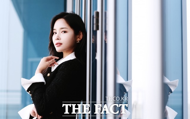 가수 조정민의 꿈은 음악 치료사다. 가수로 데뷔 하기 전부터 꿨던 꿈이며 음악을 만들고 연주해 사람들의 마음을 어루만져주고 싶다는 소망을 전했다. /이선화 기자