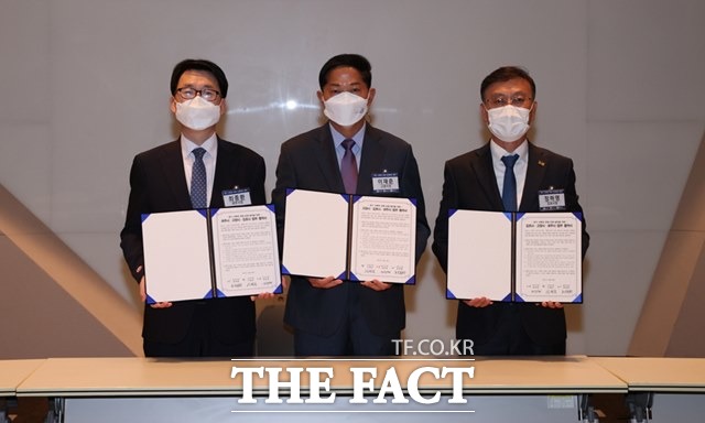 고양시와 파주,김포시는 29일 ‘경기 서북부 경제상생 발전을 위한 업무협약’을 맺었다./고양시 제공