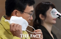  마스크 벗는 권덕철 보건복지부 장관 [포토]