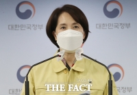  유은혜 부총리, 교육분야 단계적 일상회복 추진방안 브리핑 [포토]