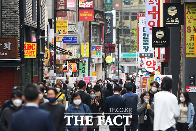 다음달 1일부터 부산도 단계적 일상회복 전환에 따른 거리두기 개편안이 적용된다. /더팩트DB