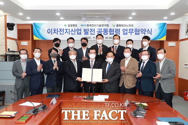 충북도는 한국전자기술연구원, 충북테크노파크와 이차전지 글로벌 선도를 위한 업무협약을 체결했다. / 충북도 제공
