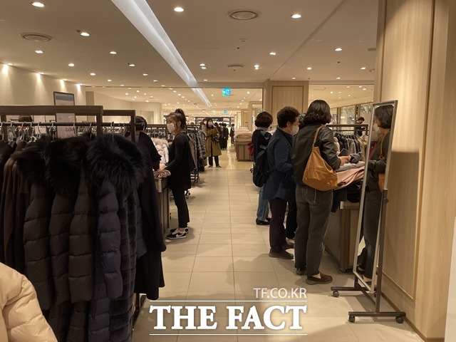 롯데백화점은 코세페 기간에 맞춰 본점 9층 행사장에서 코리아 패션 마켓4를 진행하고 있다. /최수진 기자