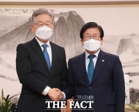  이재명, 공식 선대위 출범 앞두고 '박병석 국회의장 예방' [TF사진관]