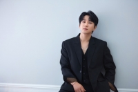  황치열, 웹툰 '낮에 뜨는 달'과 컬래버…명품 보컬 예고