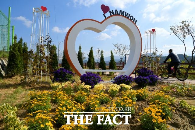 전북 남원의 공동체가 협력해 요천 유휴부지를 시민들의 휴식 공간으로 조성하는 사업이 마을계획단과 함께하는 요천 한평 정원을 통해 오는 3일부터 5일까지 3일간 선보인다. /남원시 제공