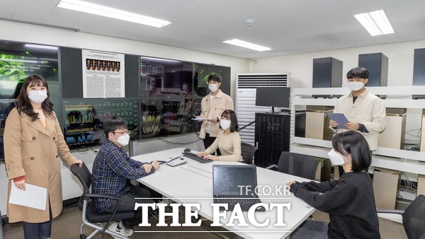 인하대 인공지능융합연구센터 인공지능 데이터센터에 도입된 고성능 GPU 서비. /사진=인하대 제공