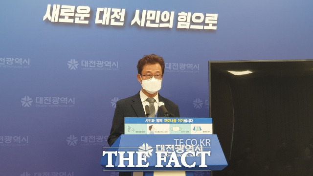 대전시 최진석 감사위원장이 2일 새내기 공무원 A씨의 사망과 관련한 감사 결과를 발표하고 있다. / 대전=최영규 기자