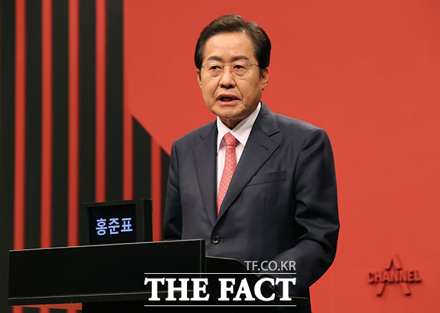 국민의힘 대선 경선 후보 홍준표 의원은 2일 이재명 더불어민주당 대선 후보를 둘러싼 대장동 의혹과 관련한 검찰 수사와 관련해 검찰이 끝까지 이런 몰염치한 대장동 수사를 한다면 제가 집권하면 수사권을 통째로 박탈 할 수도 있다고 경고했다. /국회사진취재단