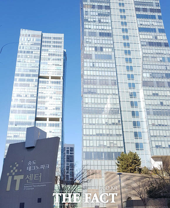 코오롱글로벌의 3분기 연결기준 매출액은 전년 동기대비 19.6% 늘어난 1조1714억 원이다. 사진은 코오롱글로벌이 입주해 있는 송도테크노파크IT센터 전경. /더팩트 DB