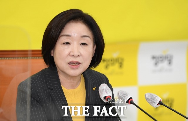 심상정 정의당 대선후보는 4일 이재명 더불어민주당 대선 후보에게 특검 수용을 촉구했다. 지난 3일 서울 여의도 국회에서 열린 기자간담회에서 기자들의 질문에 답하고 있는 심 후보. /이선화 기자