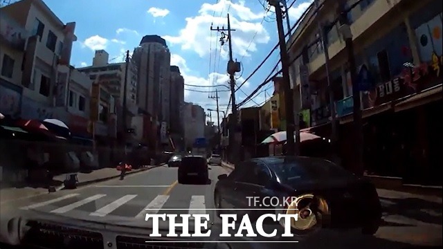 보험사기 일당이 지난 3월 대전 유성구 장대동 일대에서 피해차량을 고의로 들이받아 교통사고를 내고있다. / 대전경찰청 제공.