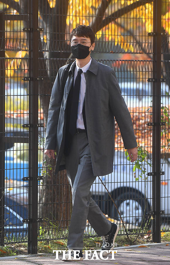 윤석열 검찰 고발사주 의혹의 핵심인물인 김웅 국민의힘 의원이 고위공직자범죄수사처(공수처)에서 11시간30분의 장시간 조사를 받고 귀가했다. /과천=이동률 기자