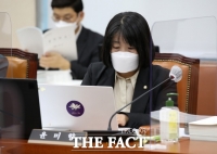  민주당, '부동산 명의신탁 혐의 불송치' 윤미향 '복당' 예고