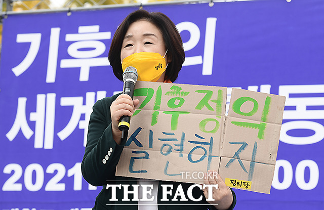 심상정 정의당 대선 후보가 6일 오후 서울 대학로에서 열린 기후정의 세계공동행동 집회에 참석해 발언하고 있다. /이새롬 기자