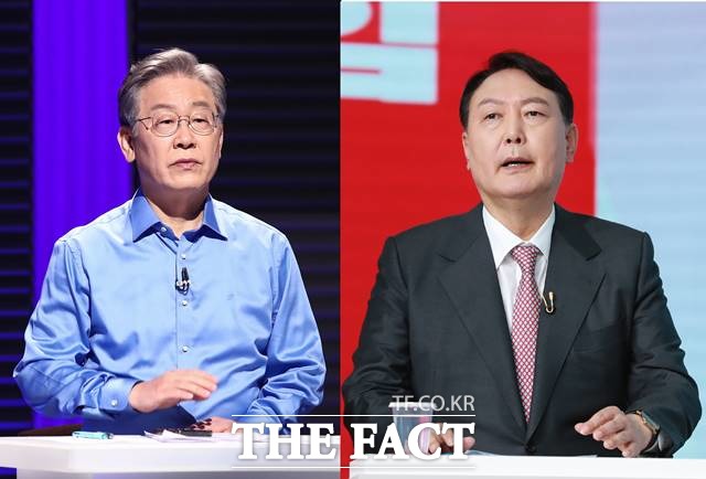 윤석열 국민의힘 대선 후보와 이재명 더불어민주당 대선 후보의 SNS 논쟁이 뜨겁다. 윤 후보는 이 후보의 대장동 문제를 집중 거론했고, 이 후보는 윤 후보의 전 국민 재난지원금 반대를 지적했다. 이재명 경기도지사(왼쪽)과 윤석열 전 검찰총장. /남윤호 기자, 이선화 기자