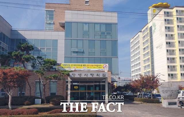 장성군이 독거노인 주거시설 ‘사랑의 집’을 장성 1호 공동주택 금연구역으로 지정했다./장성군 제공
