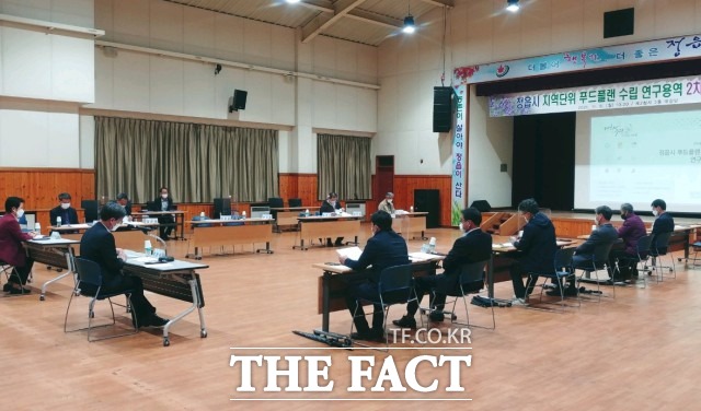 정읍시 관계자는 “중간보고회를 통한 푸드플랜 비전과 전략을 토대로 시의 정책 방향과 연계한 지속 가능한 먹거리 선순환 체계를 구축할 것”이라며 “푸드플랜이 올바른 방향으로 정립될 수 있도록 최선을 다하겠다”라고 말했다. / 정읍시 제공