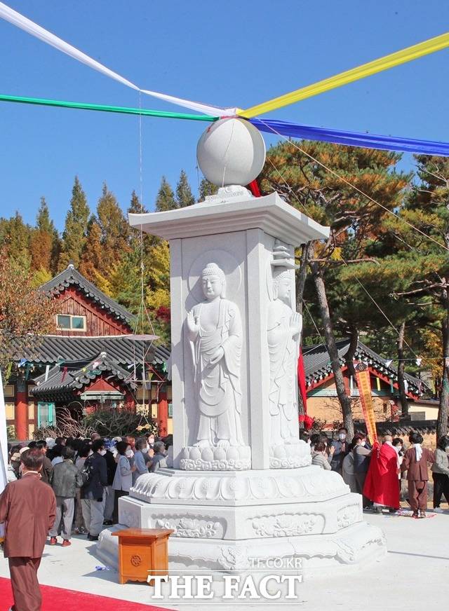 성철 대종사 생가 상징조형물 사면불상/산청군 제공