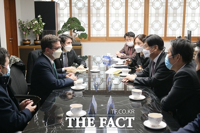 콜롬비아 국가기획청 다니엘 고메즈 부청장 일행이 스마트시티 정책 견학을 위해 세종시를 찾았다. / 세종시 제공