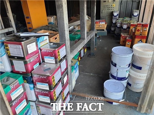 전북의 한 위험물제조소가 허가받지 않은 장소에 위험물 3만2800ℓ를 저장하다 전북소방본부 소방서 특별사법경찰에 적발됐다다. /전북소방본부 제공