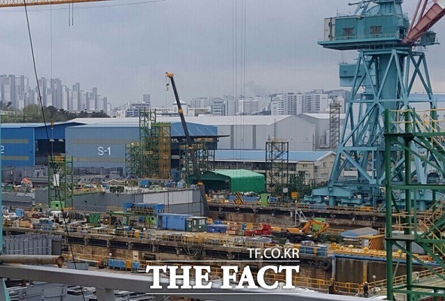 한국 조선업계가 글로벌 선박 수주 1위 자리를 탈환했다. /더팩트DB