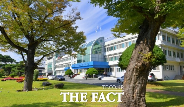 순창군이 고령운전자가 운전면허를 반납할 경우 순창사랑상품권 20만원을 지원하는 제도를 시행하고 있다. /순창군 제공