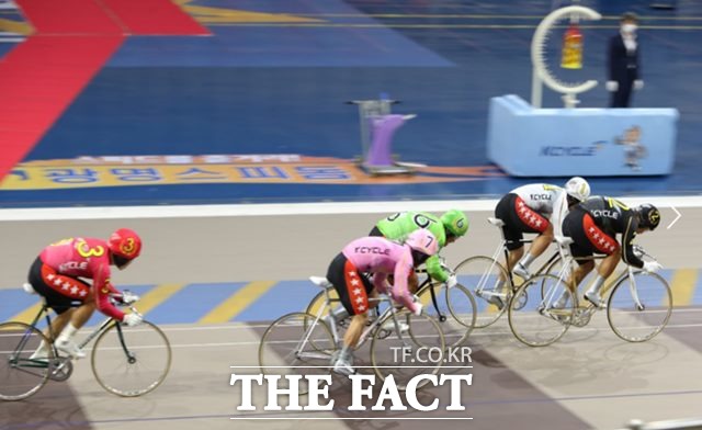 광명스피돔에서 특선급 선수들이 경주를 펼치고 있다./경주사업총괄본부 제공