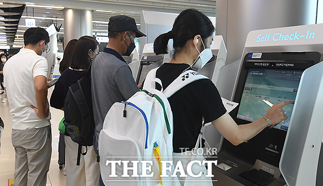 정부가 숙박할인 쿠폰 사업을 이날(9일)부터 재개한다. /더팩트 DB