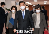  국무회의 참석하는 정의용 외교부 장관 [포토]