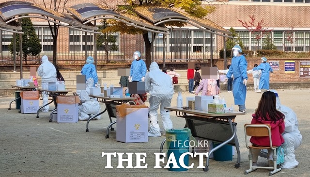 10일 경북도에 따르면 전날 발생한 확진자 36명은 모두 지역감염 사례로 이날 오전 0시 기준 누적 확진자는 1만184명으로 증가했다./더팩트DB