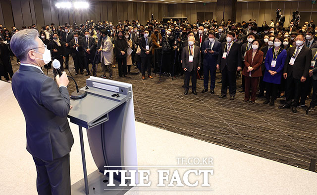 이재명 더불어민주당 대선 후보는 10일 관훈클럽 토론회에서 대장동 개발 의혹과 관련해 검찰의 수사에서 미진한 부분이 있거나 의문이 남는다면 특검도 필요하다고 말했다. 글로벌인재포럼2021 행사에서 인사말하는 이 후보. /국회사진취재단