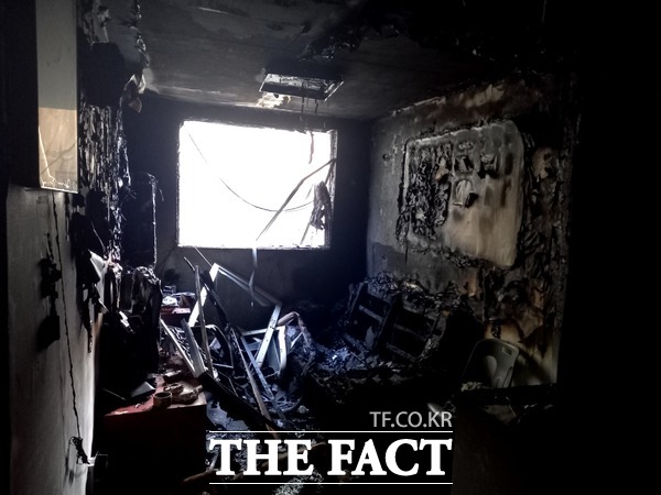 화재로 빌라 내부가 완전히 전소됐다. /사진=인천소방본부 제공