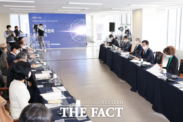 대전 대덕특구 재창조위원회 출범 회의가 12일 신세계 엑스포타워 18층 회의실에서 열렸다. / 대전시 제공