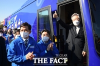  이재명, '매타버스' 타고 '민생 향해 달린다' [TF사진관]