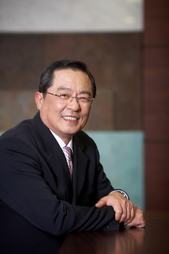 LS그룹이 취약계층에 1억 원 상당의 물품을 전달하는 Hot Heart 나눔 행사를 개최했다. 사진은 구자열 LS그룹 회장. /LS그룹 제공