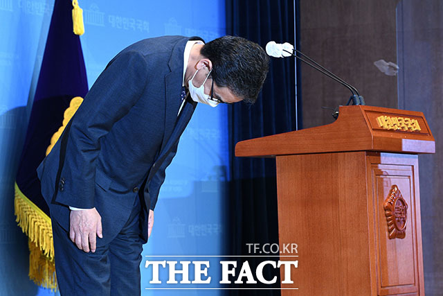 대장동 개발 의혹을 수사하는 검찰이 핵심인물의 기소 전 곽상도 전 의원 등이 거론되는 50억 배당 약속 클럽의 진상을 밝혀낼지 관심이 쏠린다. /임영무 기자