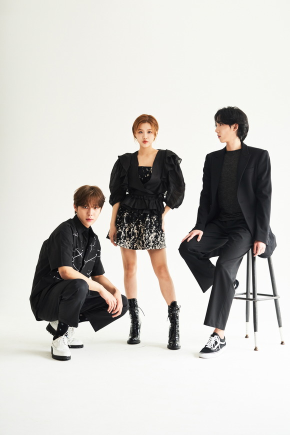 혼성 보컬그룹 스웨이가 첫 미니 앨범을 발매하고 에피소드 연작 시리즈를 마무리했다. /팝뮤직 제공