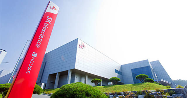 SK바이오사이언스는 미국 바이오기업 노바백스의 코로나19 백신 NVX-CoV2373의 품목허가를 국내 식품의약품안전처에 신청 완료했다고 15일 밝혔다. /SK바이오사이언스 홈페이지 갈무리