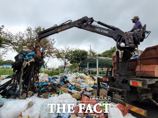 화성시는 영농폐기물인 농촌폐비닐과 폐농약용기를 오는 12월 10일까지 집중 수거한다고 밝혔다./화성시 제공