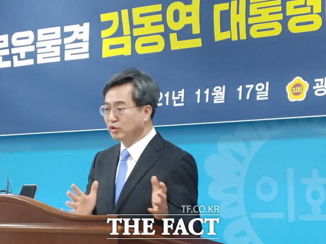 새로운 물결의 김동연 대선 후보가 17일 광주에 와 기자간담회를 가졌다. 이날 간담회에서 김 후보는 40년 양당 기득권 카르텔을 깨고 기득권 공화국이 아닌, 기회의 공화국을 만들어야 한다며 지지를 호소했다./광주=박호재 기자