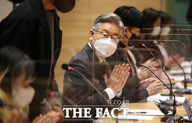 김현지 전 경기도 비서관은 정보통신망 이용촉진 및 정보보호 등에 관한 법률 위반 혐의로 누리꾼 40여 명을 분당경찰서에 고소했다고 17일 밝혔다. /국회=남윤호 기자