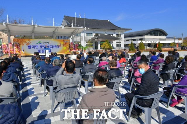 전북 순창군이 팔덕면민들의 숙원인 팔덕면 농촌중심지 활성화사업을 완료하고 17일 새로 조성한 팔덕면 문화복지센터에서 준공식을 가졌다고 밝혔다. /순창군 제공