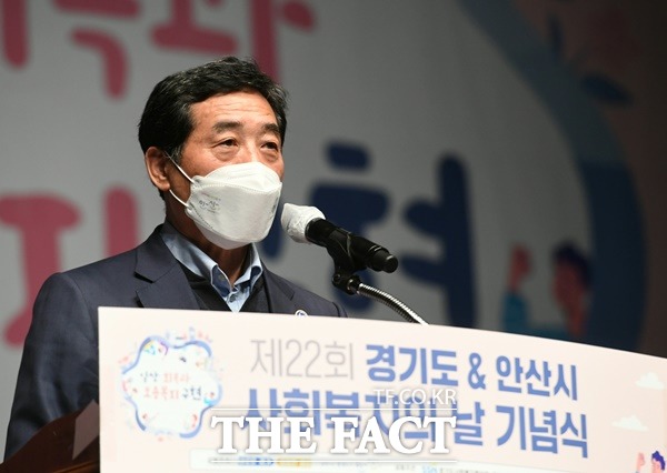 안산시는 18일 사회복지사업에 대한 시민이해를 높이고 사회복지 종사자를 격려하기 위해 ‘제22회 사회복지의 날 기념식’을 개최했다./안산시제공