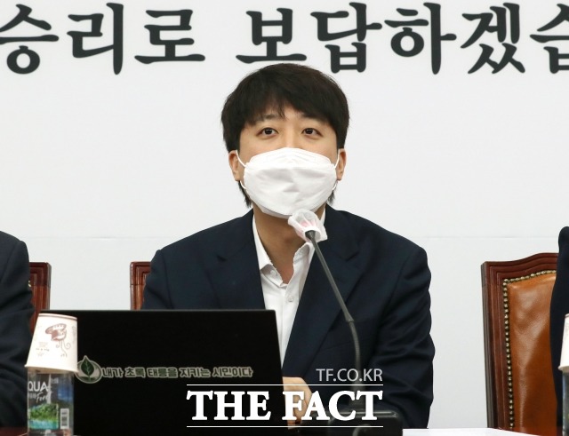 이준석 국민의힘 대표가 18일 서울 여의도 국회에서 열린 최고위원회의에서 모두발언을 하고 있다. /국회=남윤호 기자