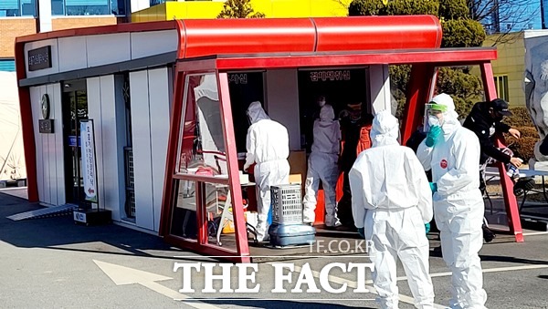 18일 경북도에 따르면 전날 발생한 확진자 51명은 모두 지역감염 사례로 이날 오전 0시 기준 누적 확진자는 1만455명으로 증가했다./더팩트DB