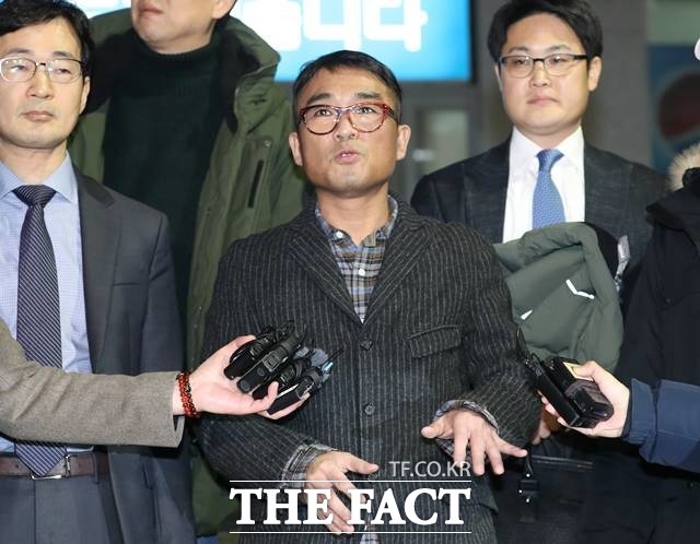 18일 검찰이 성폭행 의혹을 받은 가수 김건모에게 불기소 처분을 내렸다. /뉴시스
